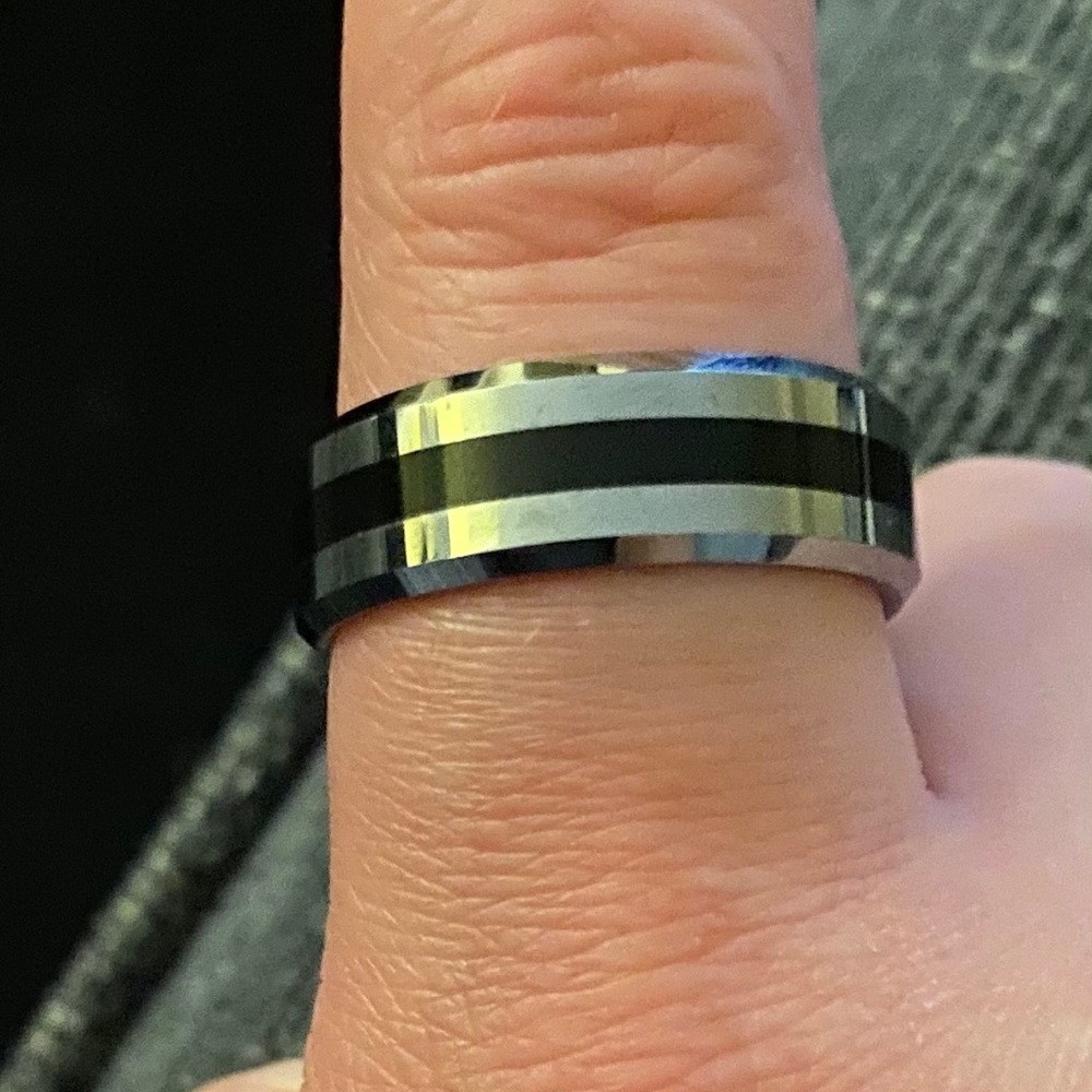Men’s wedding band